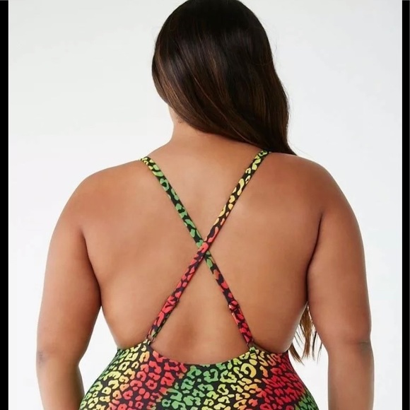 LAST ONE‼️ Leopard Print Plus Swimsuit - Picture 2 of 7
